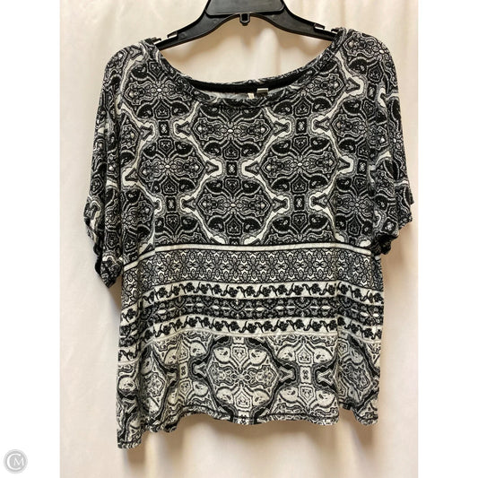Top Short Sleeve By Cato In Black, Size: Xl
