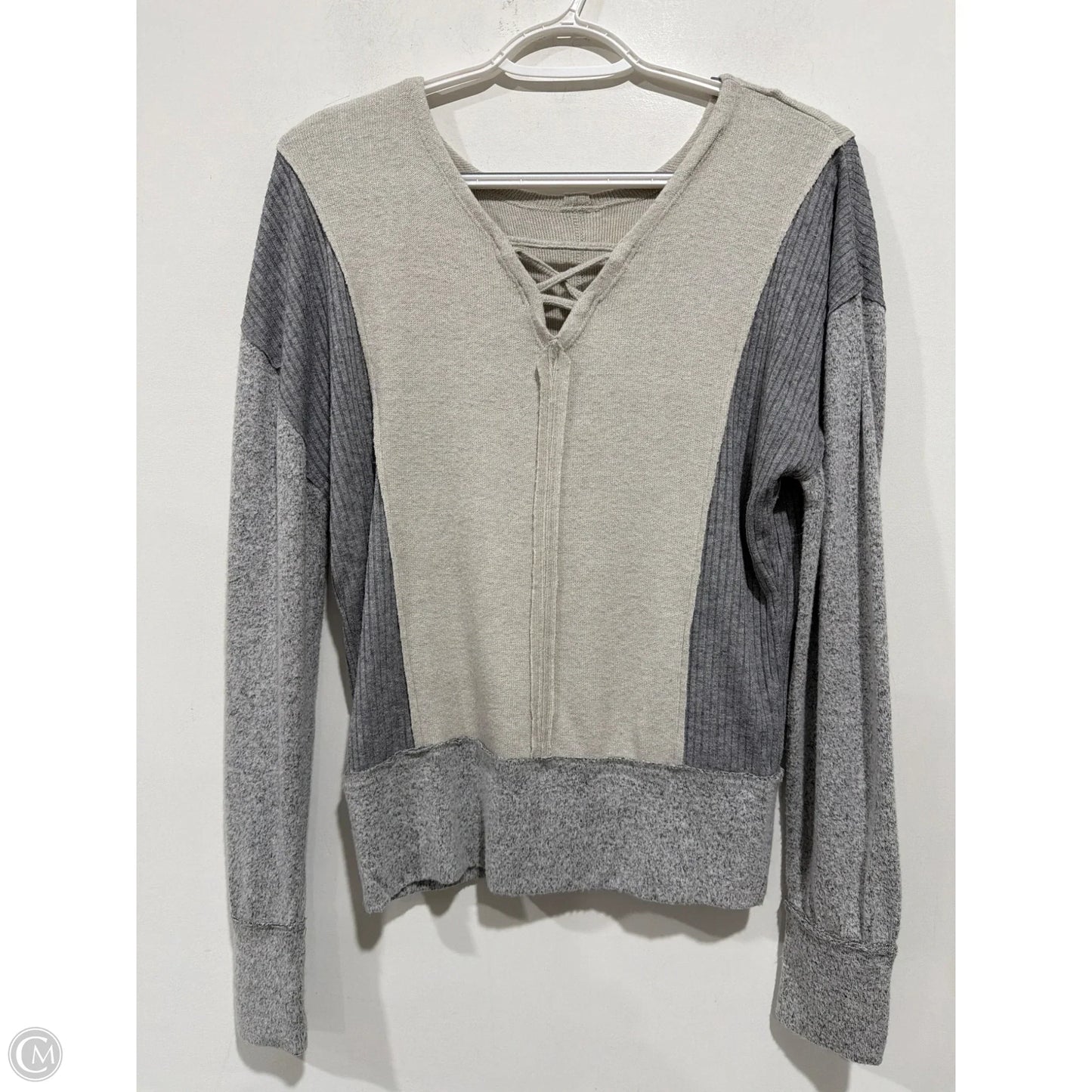 Top Long Sleeve By Bke In Grey, Size: S
