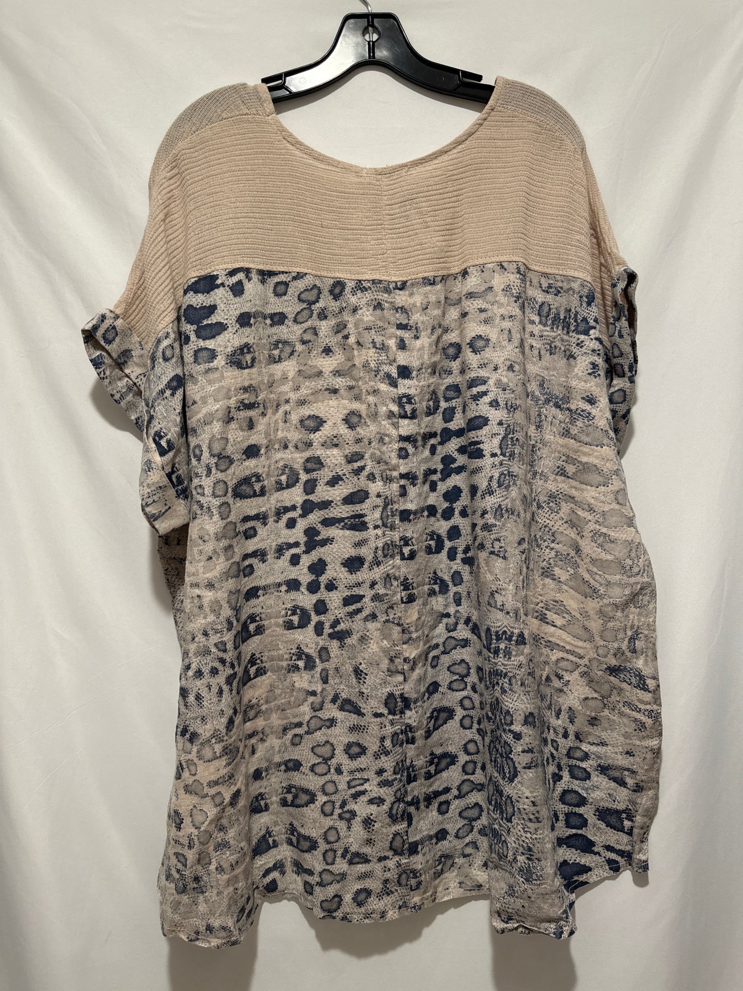 Top Short Sleeve By Clothes Mentor In Beige, Size: 3x