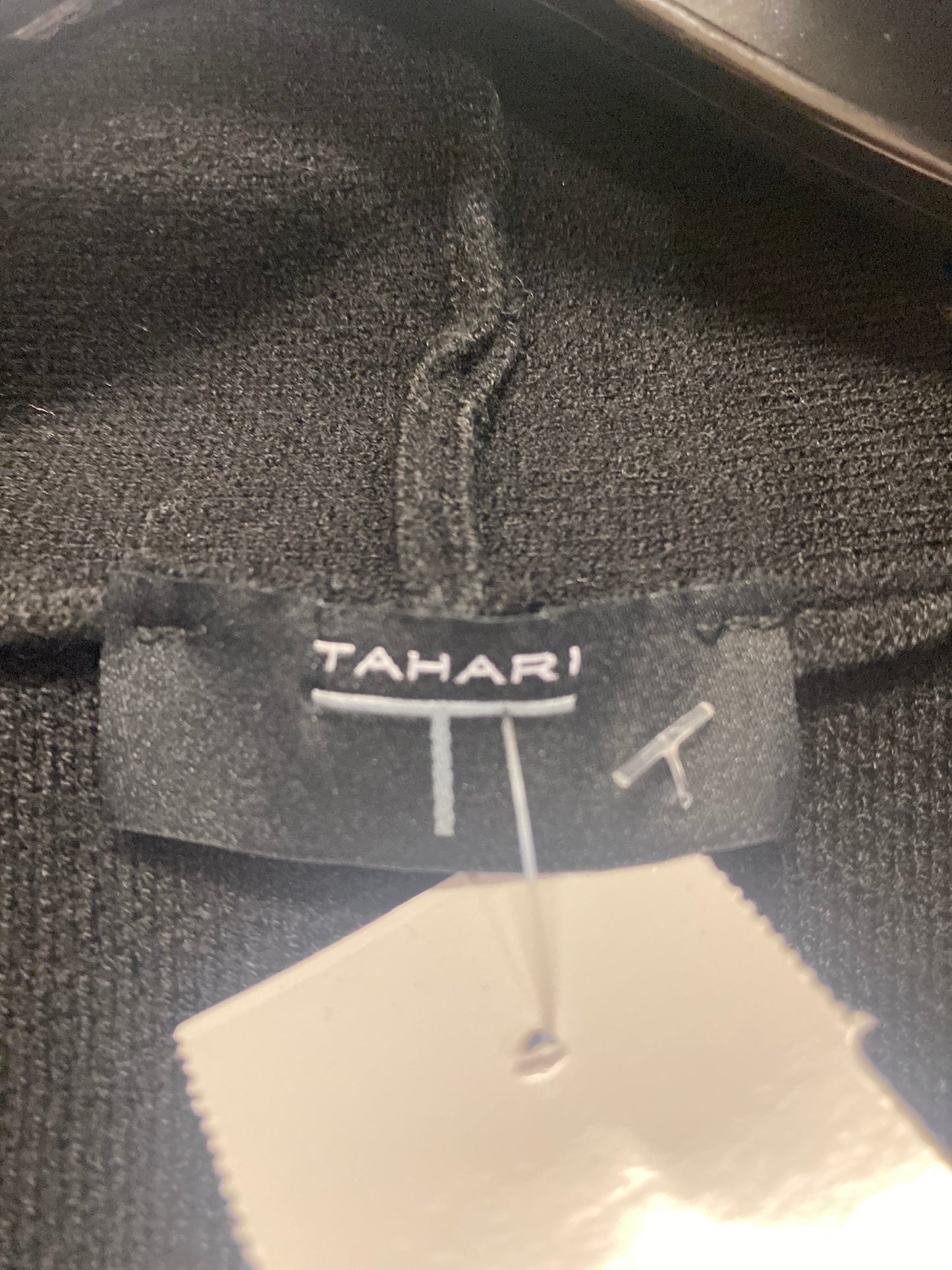 Capris By Tahari By Arthur Levine In Black, Size: S