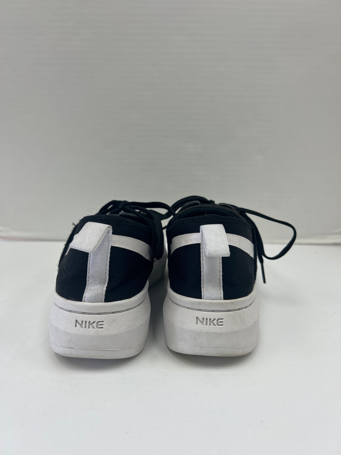 Shoes Flats By Nike In Black, Size: 8.5