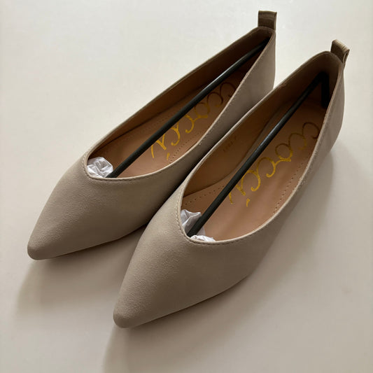 Shoes Flats By CCOCCI In Cream, Size: 7