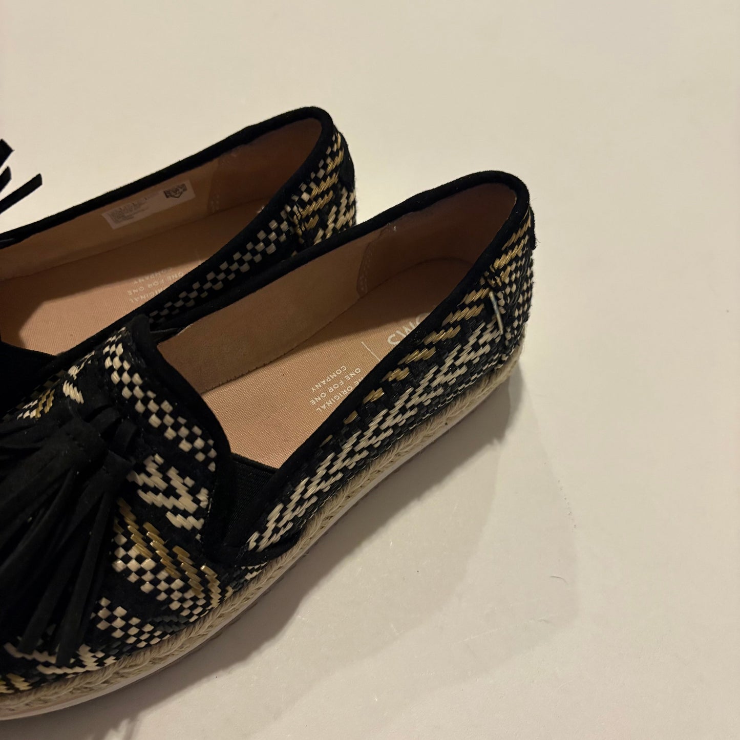 Shoes Flats By Toms In Black, Size: 6.5