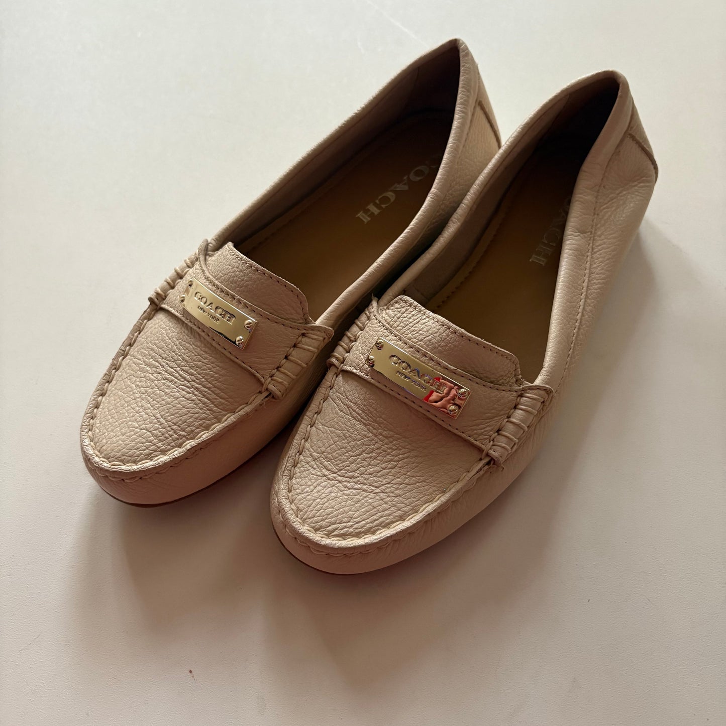 Shoes Flats By Coach In Cream, Size: 6