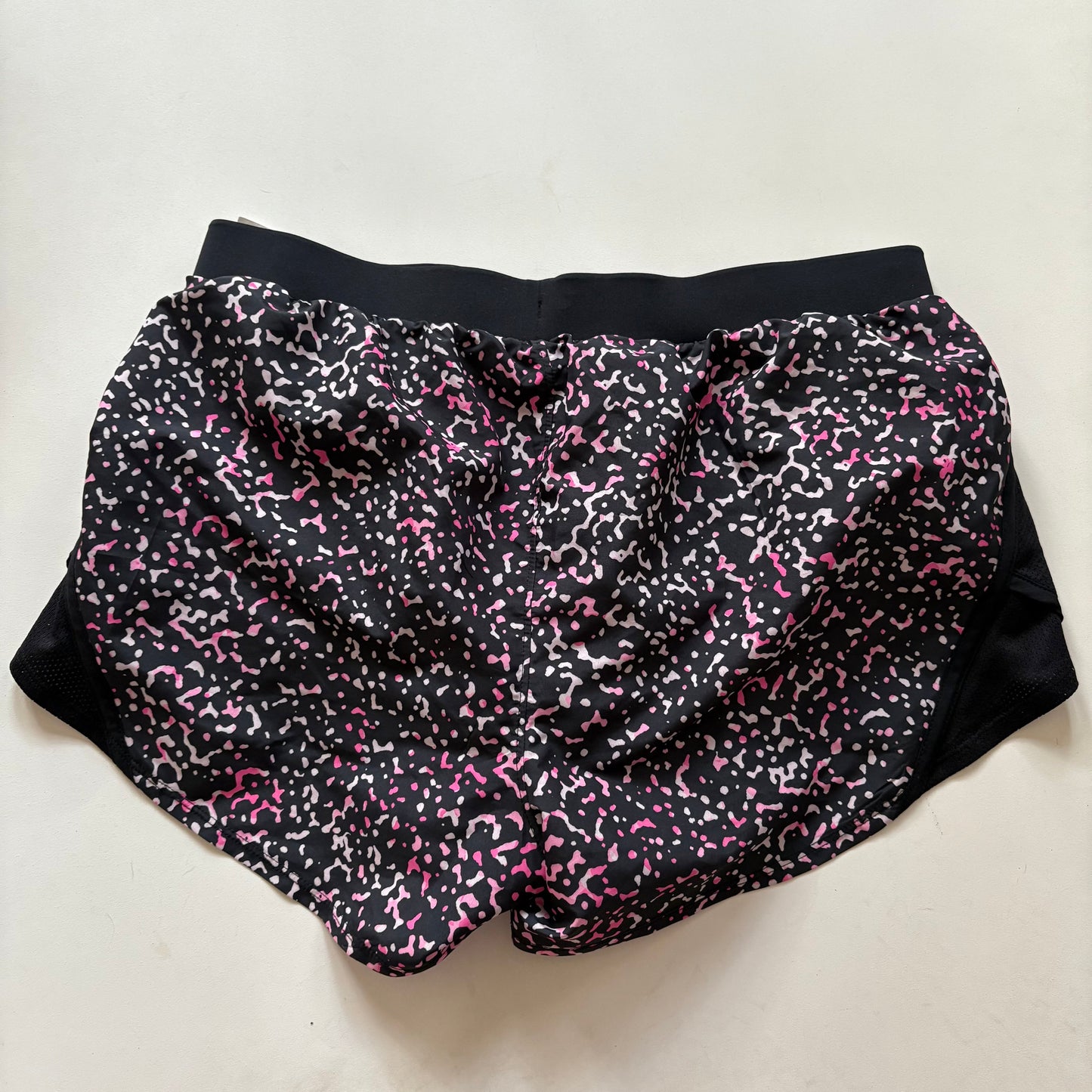 Athletic Shorts By Under Armour In Black, Size: M