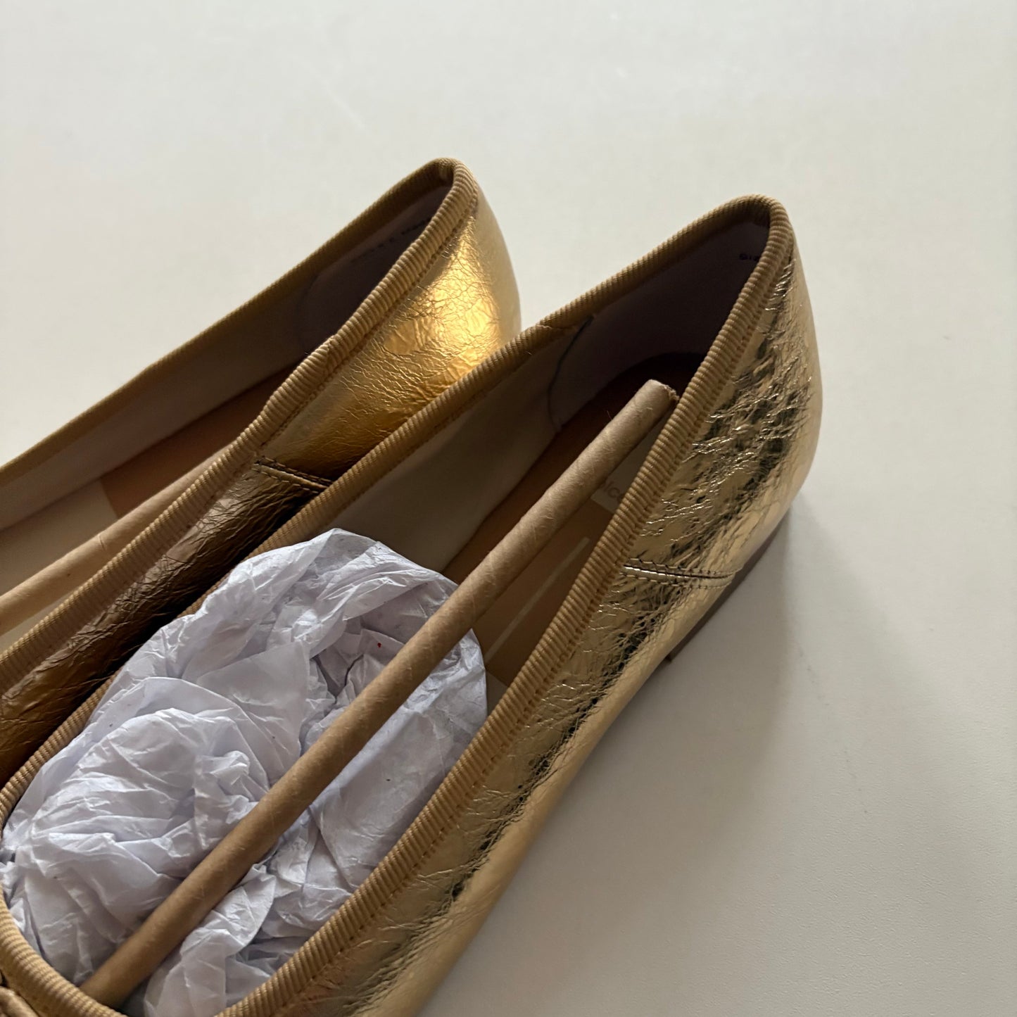 Shoes Flats By Dolce Vita In Gold, Size: 6.5