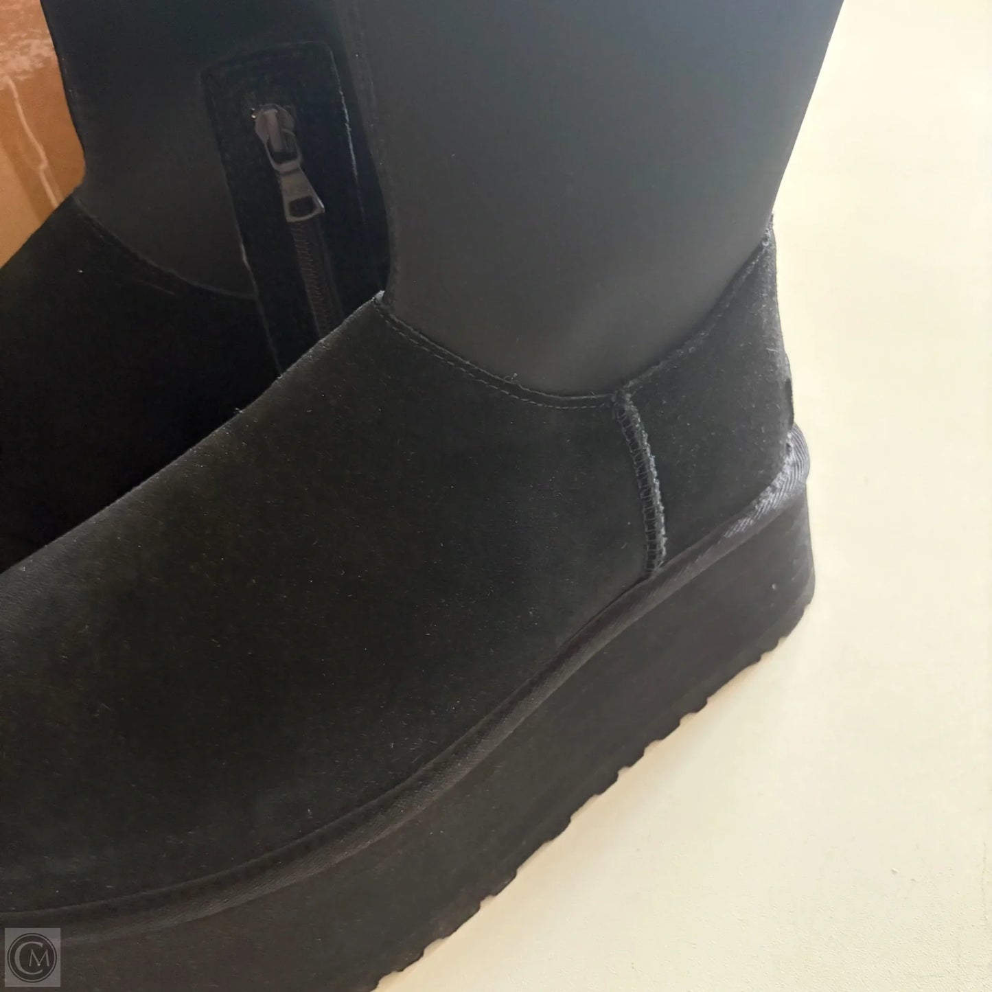 Boots Designer By Ugg In Black, Size: 9