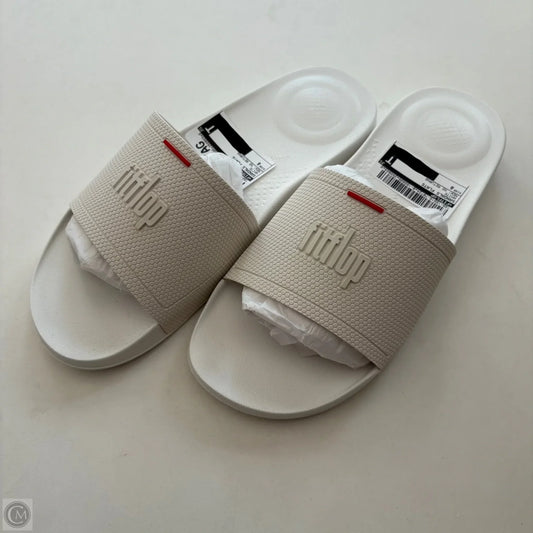 Sandals Flats By Fitflop In White, Size: 8