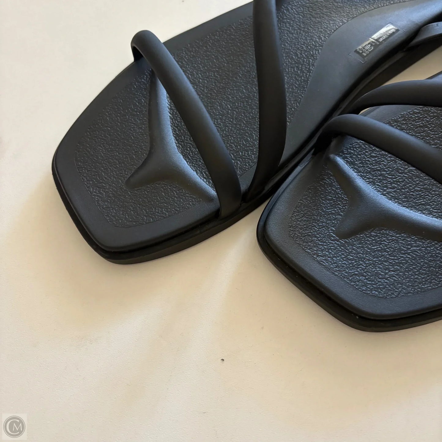 Sandals Flats By Crocs In Black, Size: 10