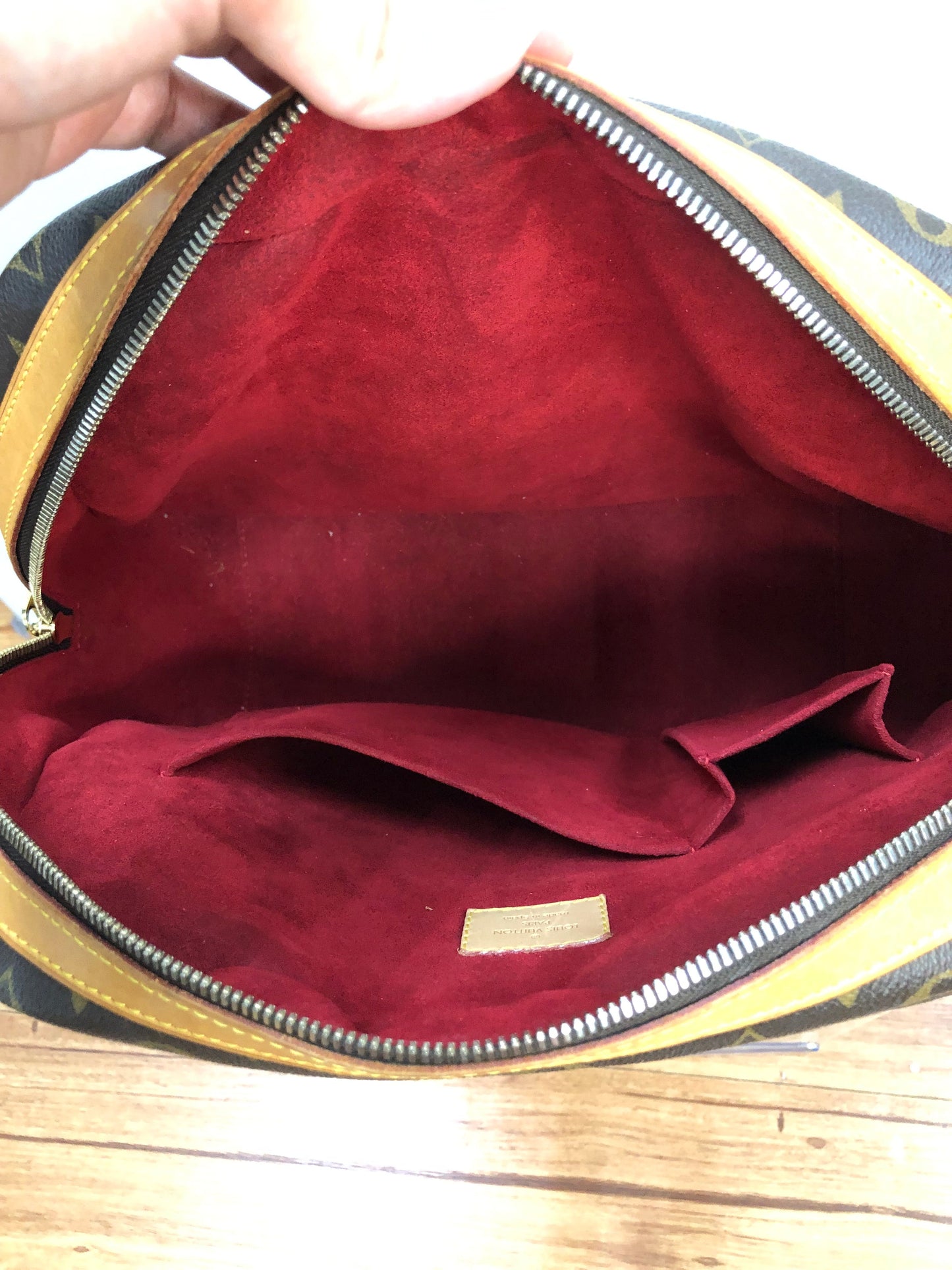 Handbag Luxury Designer By Louis Vuitton, Size: Large