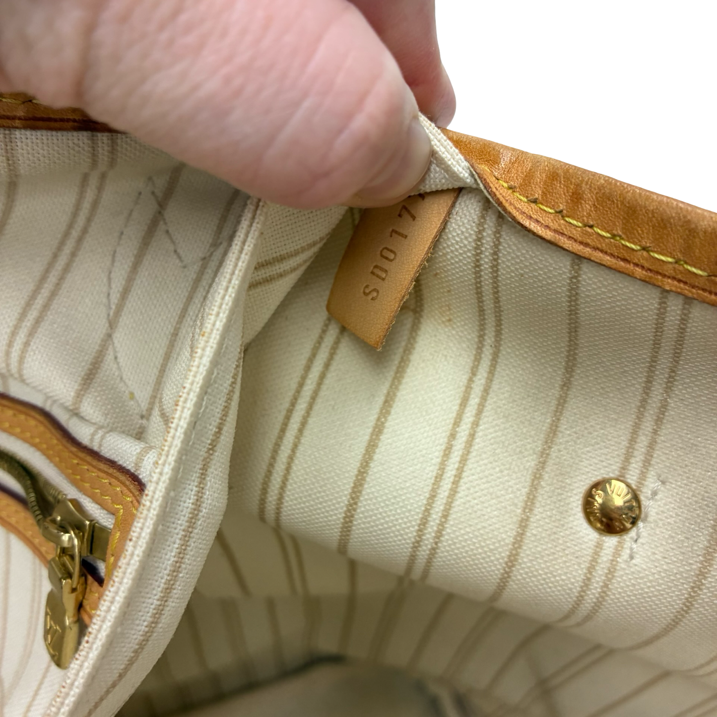 Handbag Luxury Designer By Louis Vuitton In Tan, Size:Medium