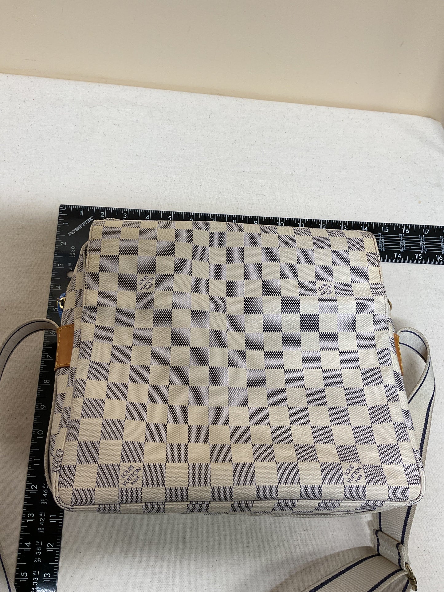Handbag Luxury Designer By Louis Vuitton In Checkered Pattern, Size:Medium
