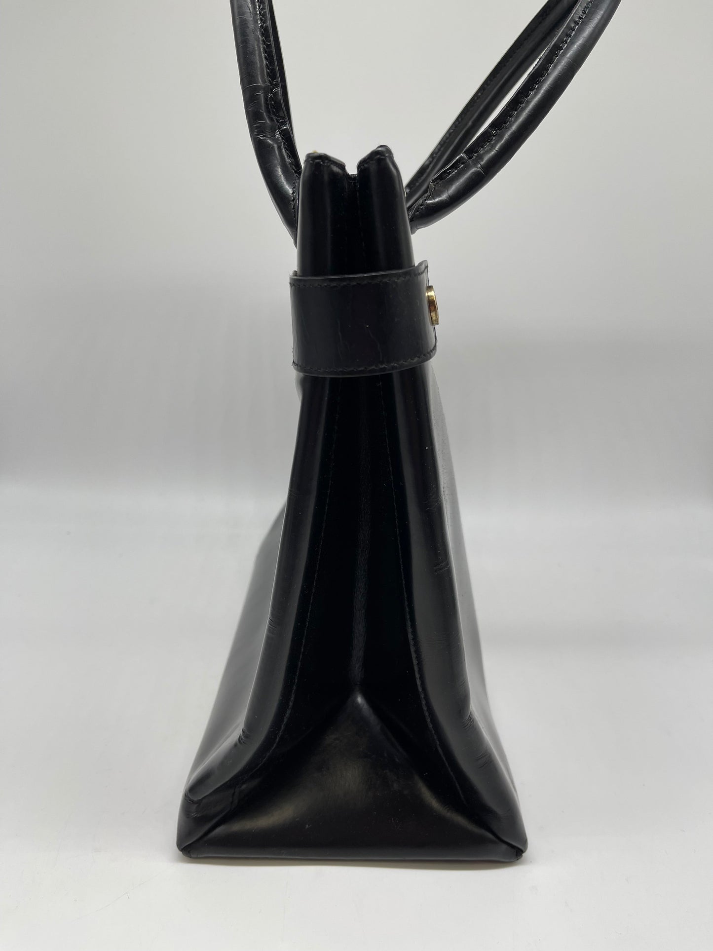 Handbag Luxury Designer By Gucci, Size: Medium