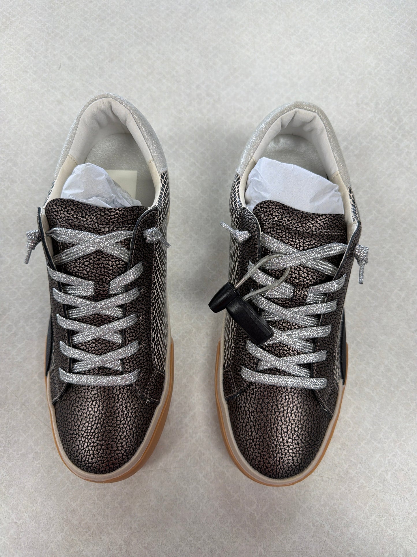 Shoes Sneakers By Dolce Vita In Bronze, Size:8.5