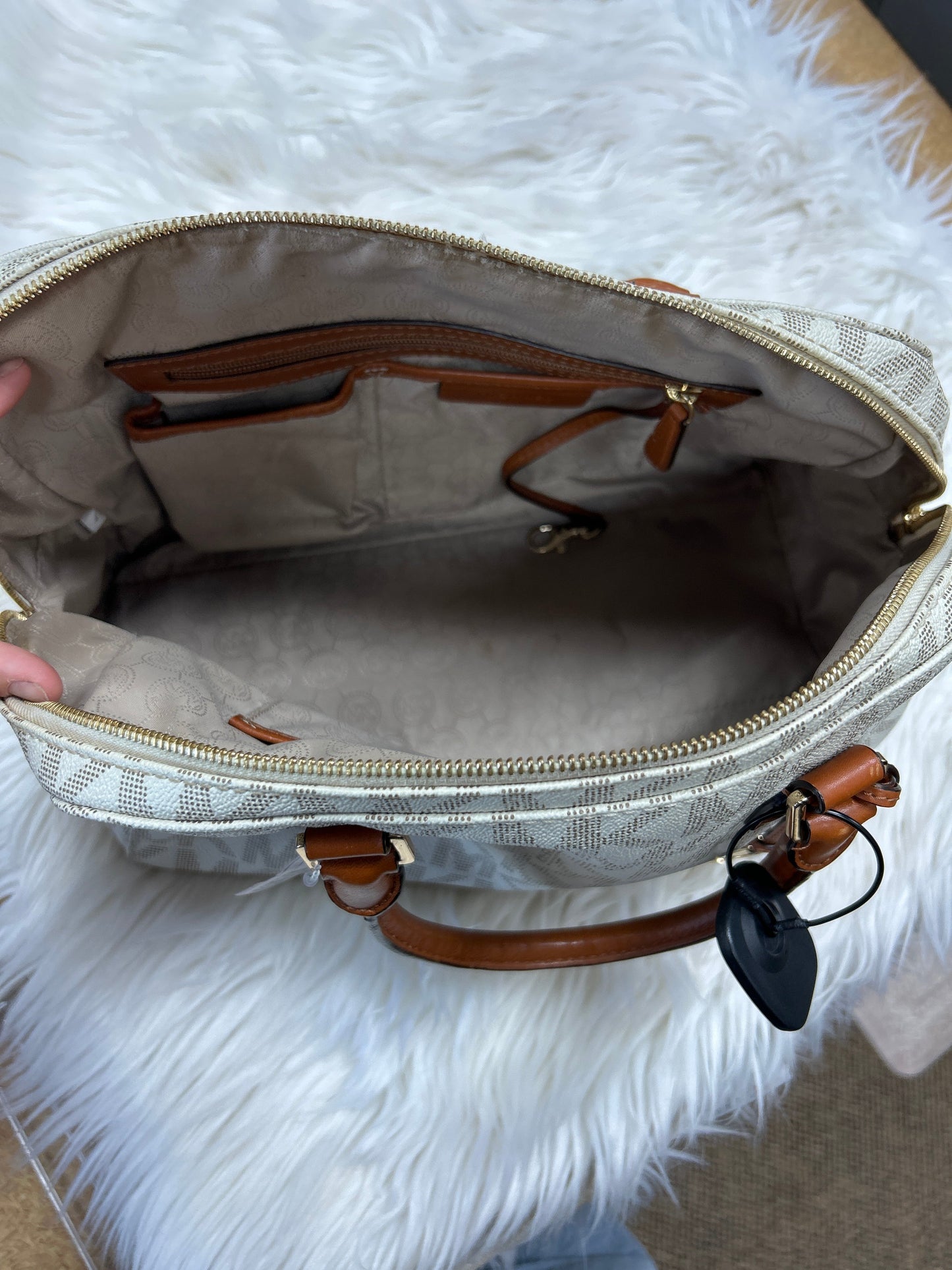 Handbag Designer By Michael Kors Collection In White, Size:Large