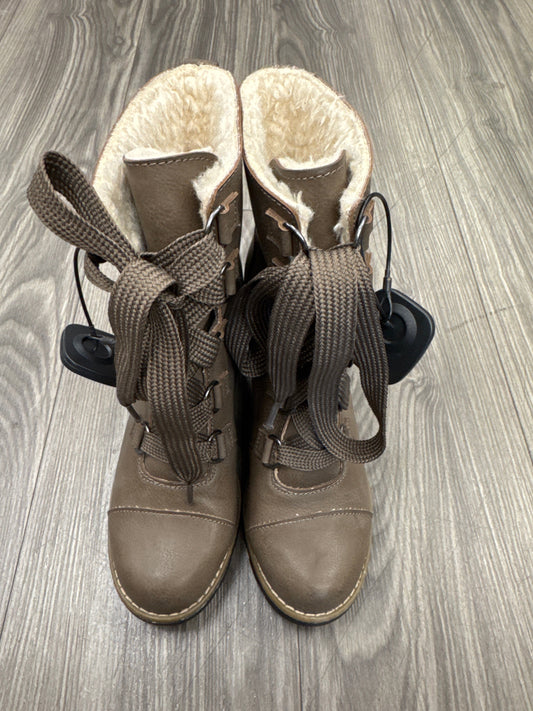 Boots Ankle Heels By Universal Thread In Taupe, Size: 6