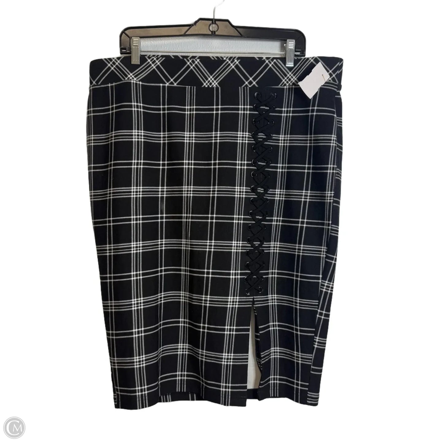 Skirt Mini & Short By Torrid In Black & White, Size: 2x