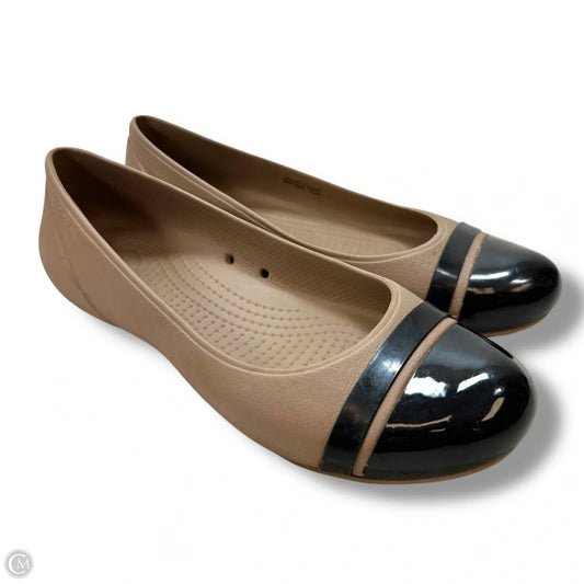 Shoes Flats By Crocs In Brown, Size: 9