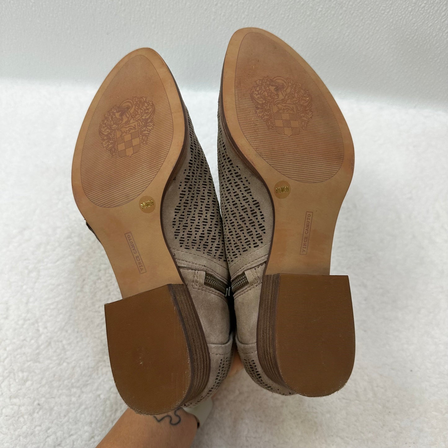 Brown Boots Ankle Flats Vince Camuto, Size 8.5