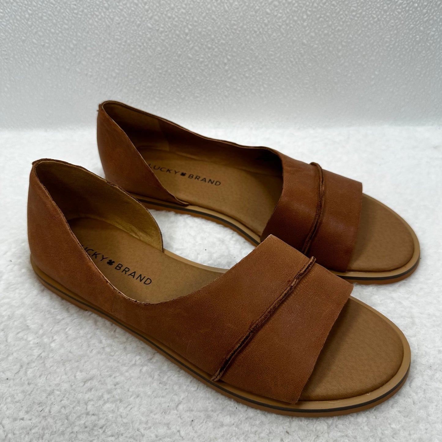 Camel Sandals Flats Lucky Brand, Size 6.5