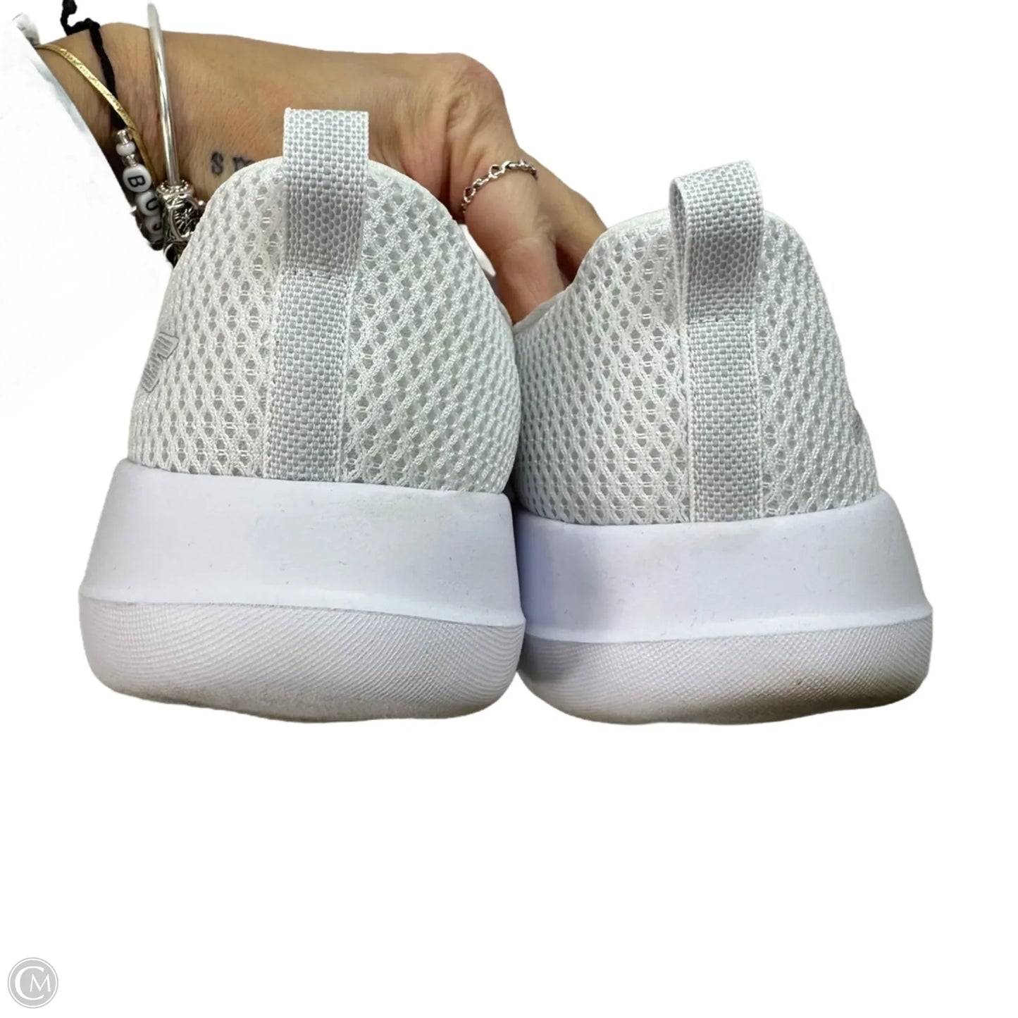 Shoes Sneakers By Skechers In White, Size: 10.5