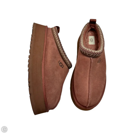 Platform Shoes Designer By Ugg In Maroon, Size: 9