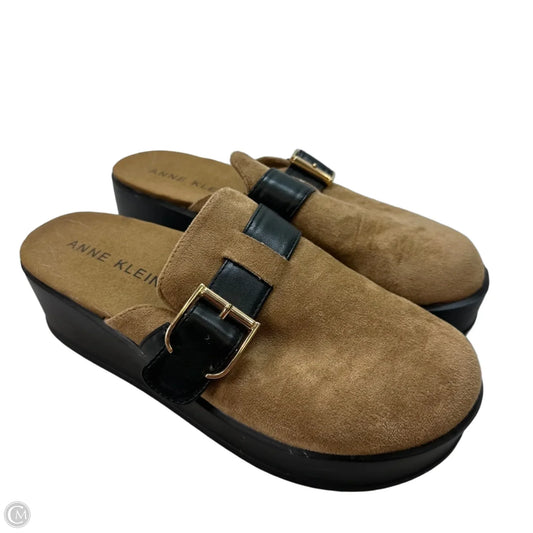 Shoes Flats By Anne Klein In Brown, Size: 8