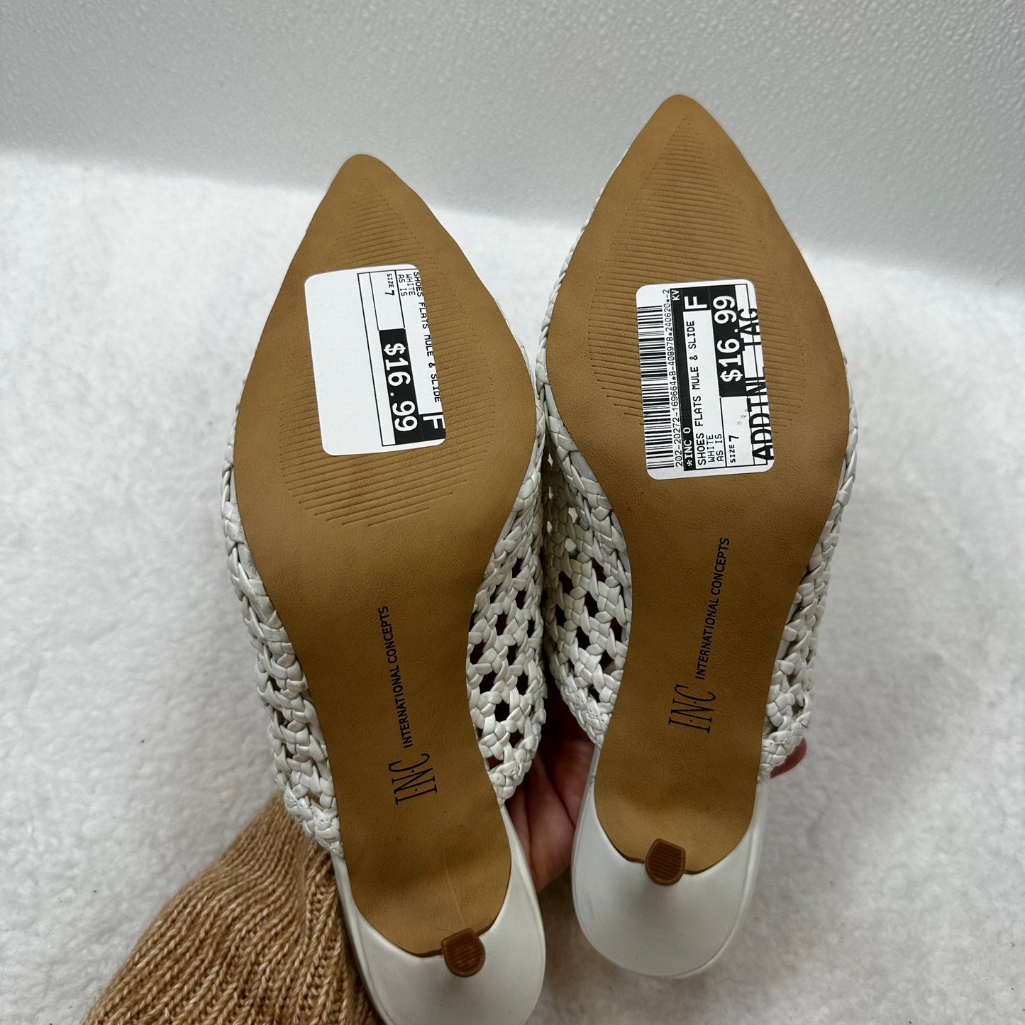 White Shoes Flats Mule & Slide Inc O, Size 7
