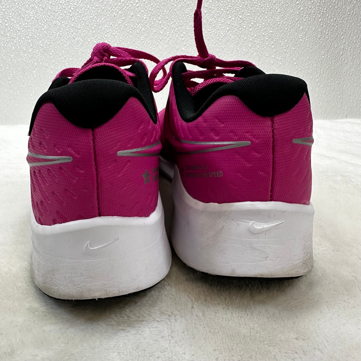 Shoes Sneakers By Nike In Hot Pink, Size: 8.5