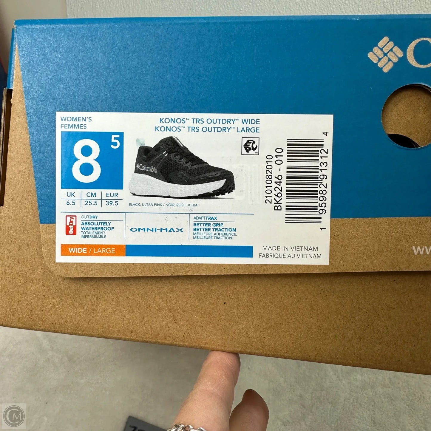 Shoes Sneakers By Columbia In Black, Size: 8.5