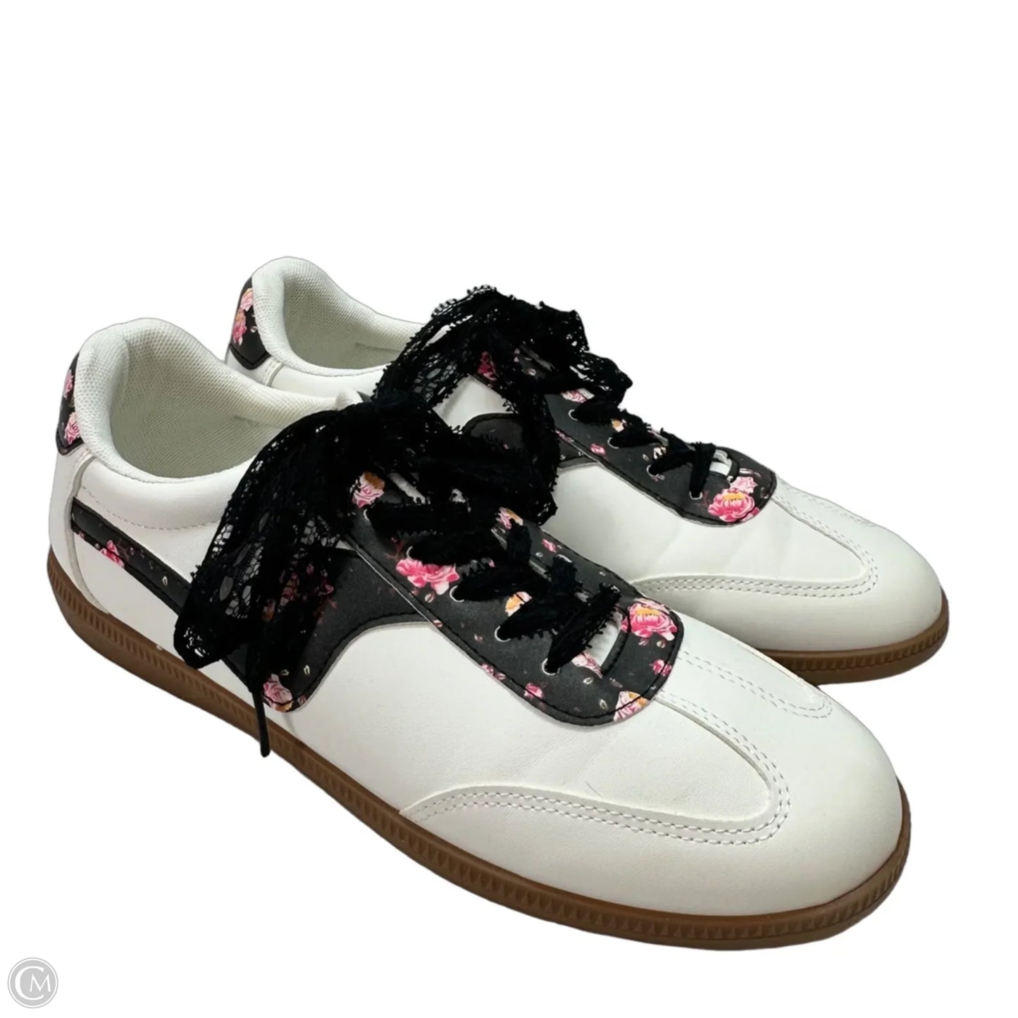 Shoes Sneakers By Clothes Mentor In Black & White, Size: 9