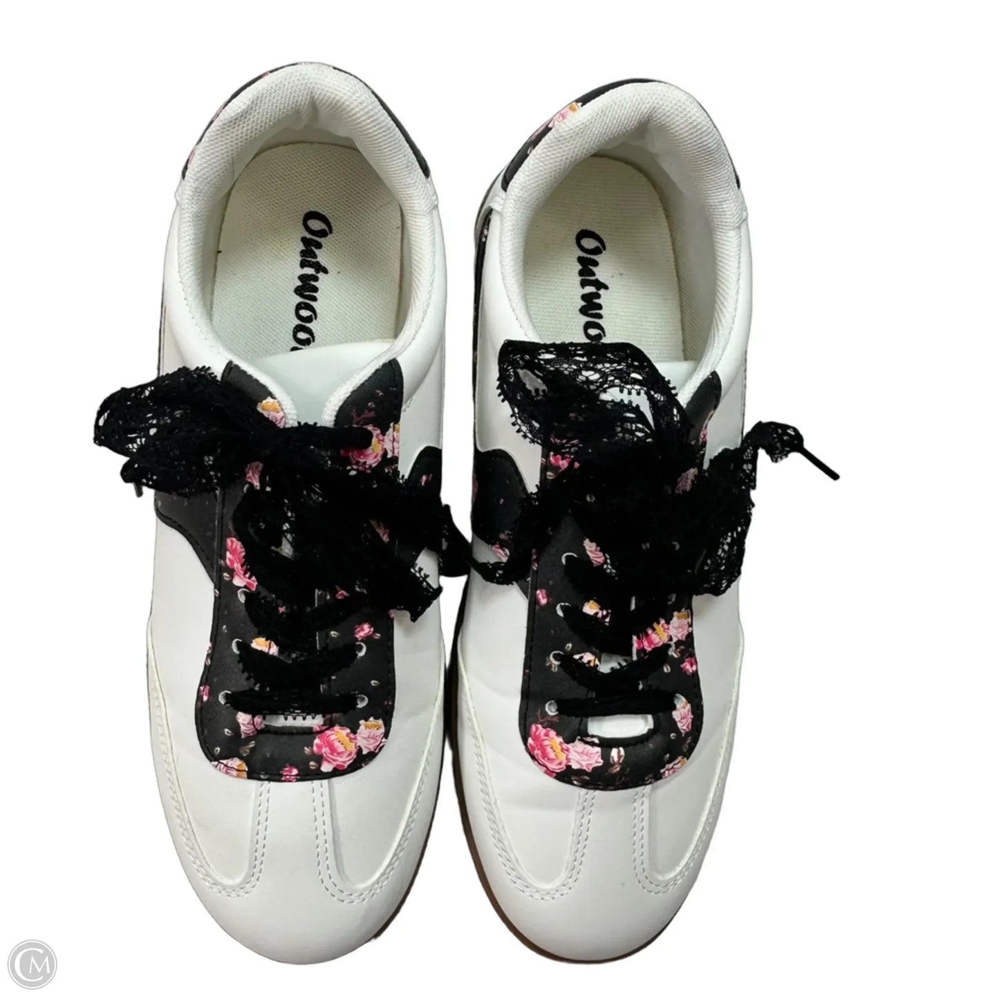 Shoes Sneakers By Clothes Mentor In Black & White, Size: 9