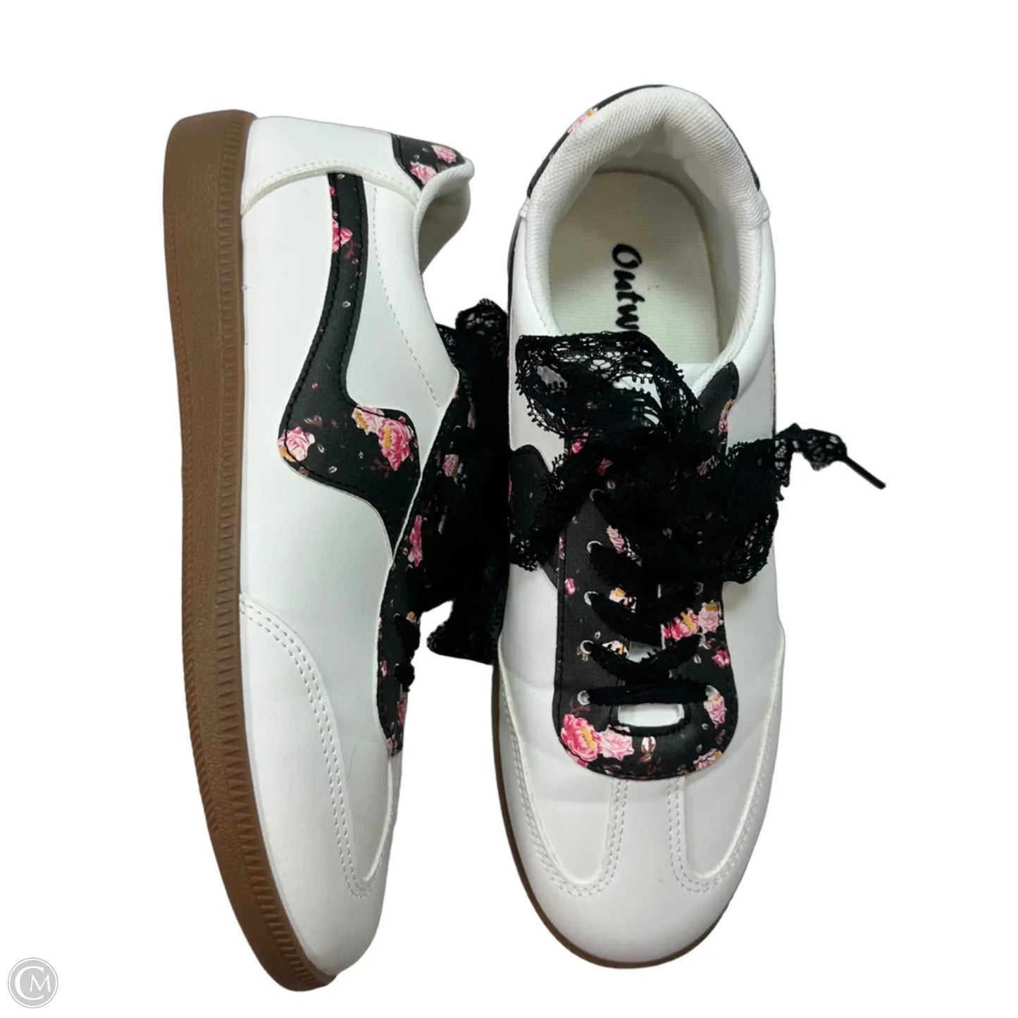 Shoes Sneakers By Clothes Mentor In Black & White, Size: 9
