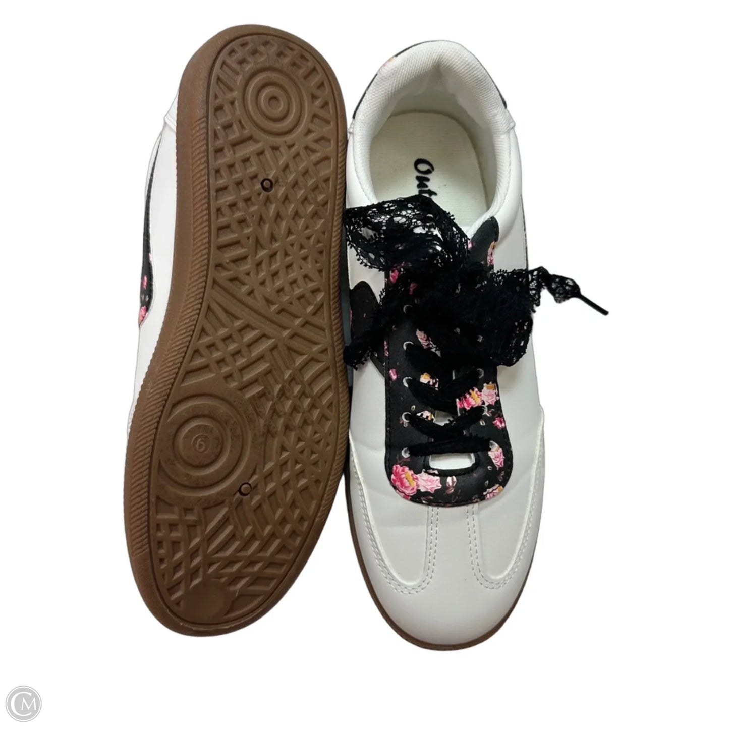 Shoes Sneakers By Clothes Mentor In Black & White, Size: 9