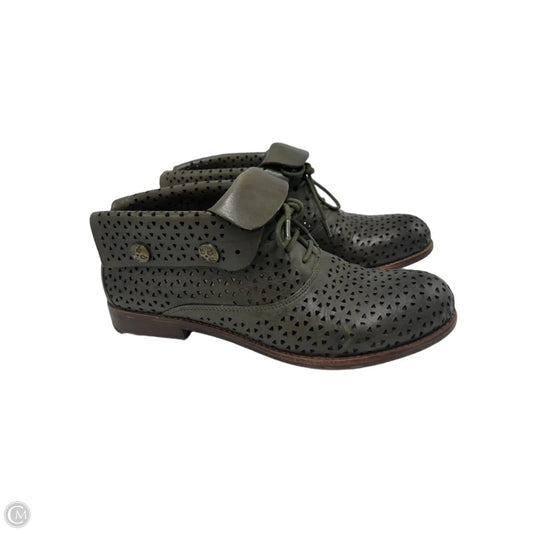 Boots Designer By Patricia Nash In Brown, Size: 7.5