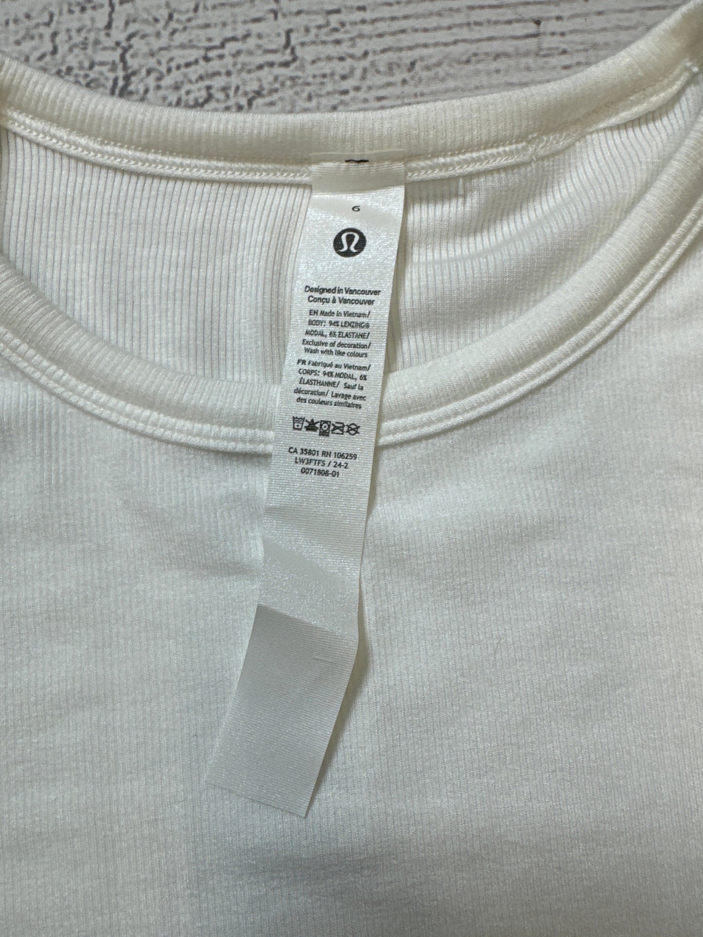 Athletic Top Long Sleeve Crewneck By Lululemon In White, Size: S