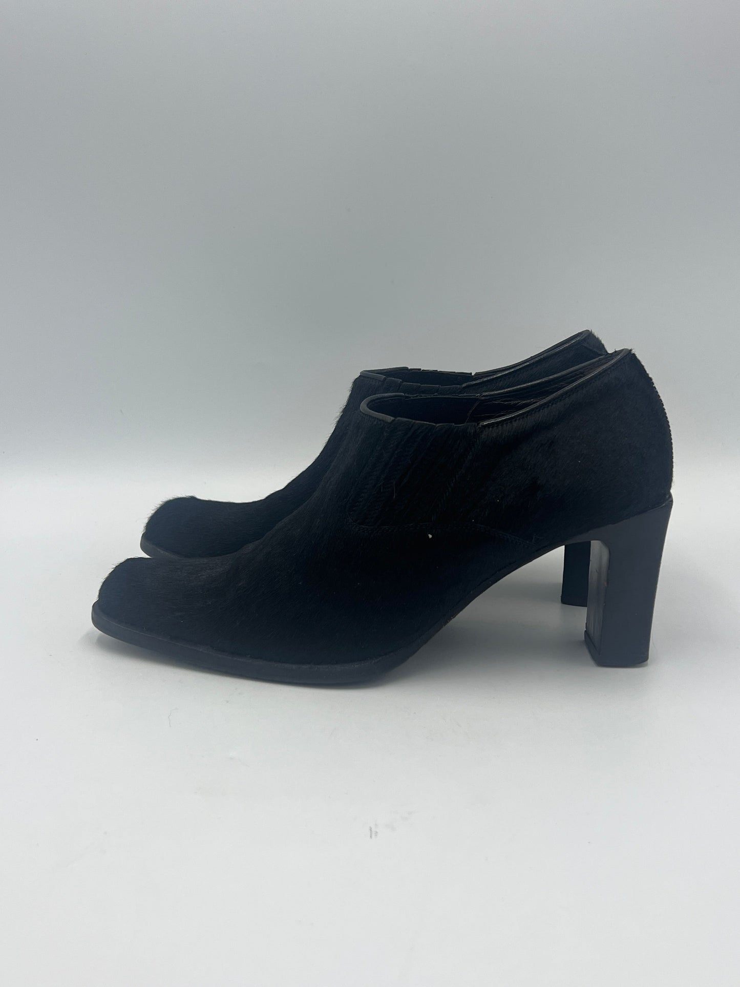 Like New! Shoes Designer By Bally  Size: 7.5