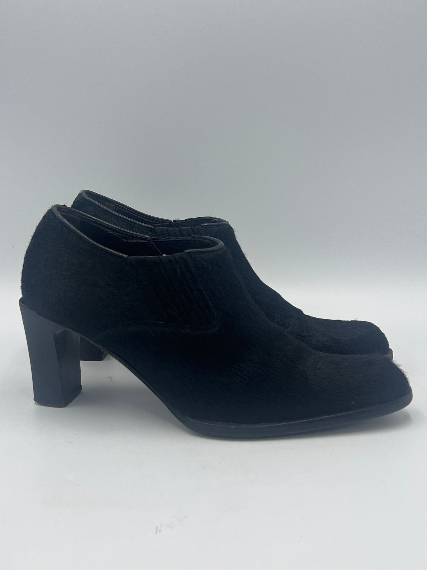 Like New! Shoes Designer By Bally  Size: 7.5