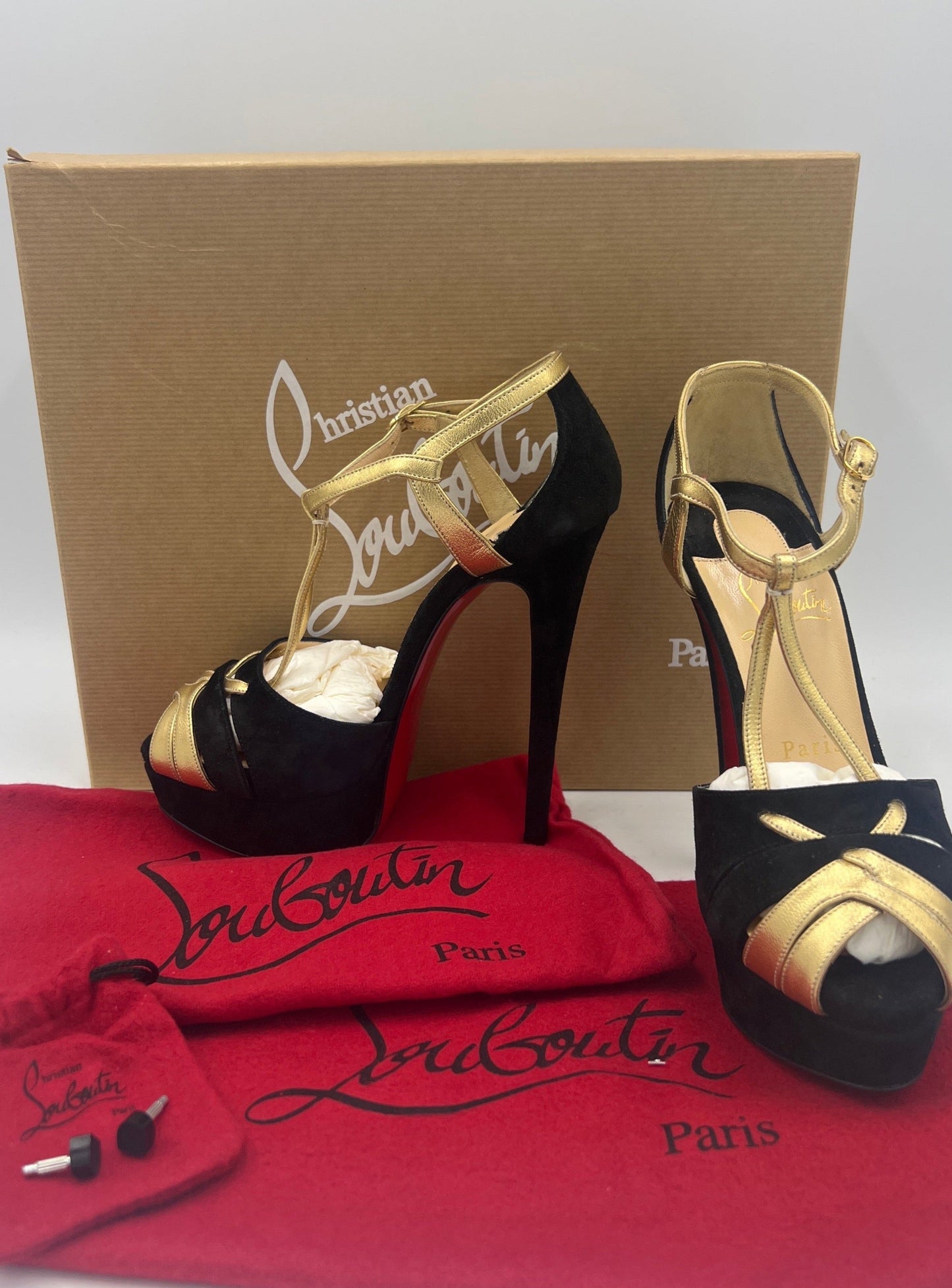 LIKE NEW! Christian Louboutin Glennalta Designer Peep Toes Size: 5