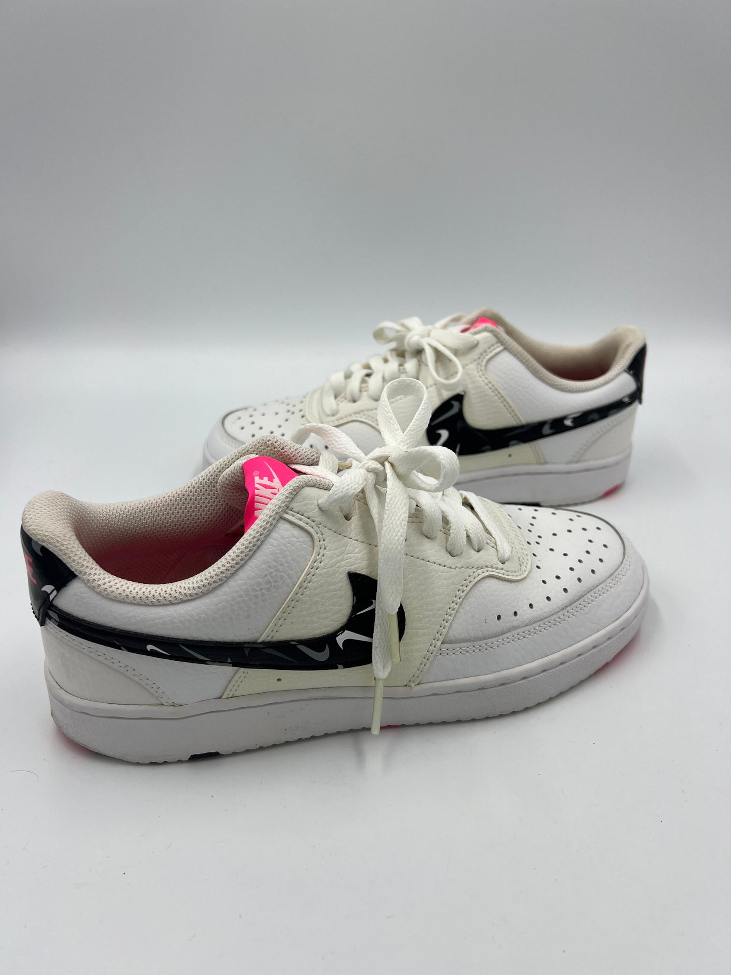 Shoes Athletic By Nike In White, Size: 7.5