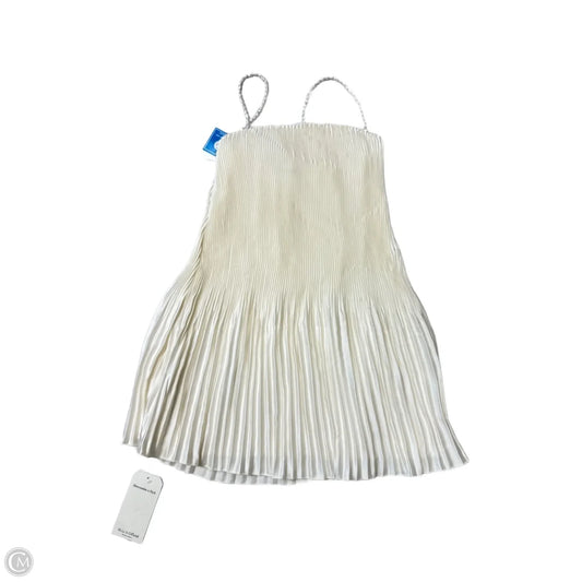 New! Dress Casual Short By Abercrombie And Fitch In White, Size: Xsp