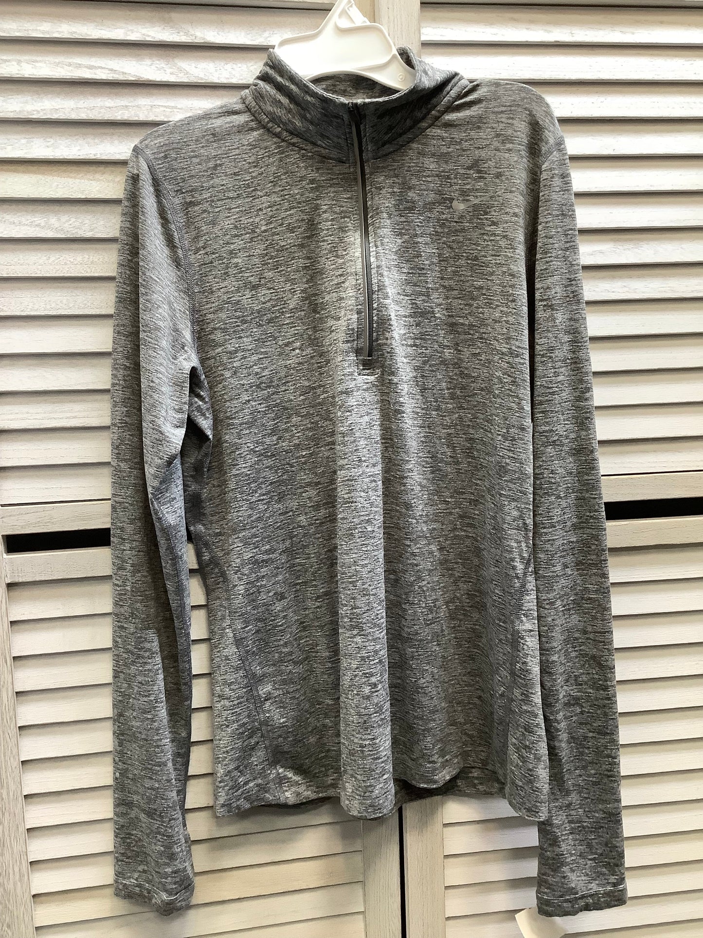 Athletic Top Long Sleeve Collar By Nike Apparel In Grey, Size: M