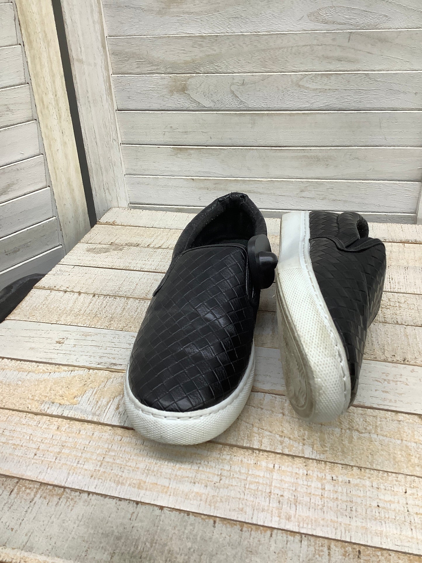 Shoes Sneakers By Clothes Mentor  Size: 8