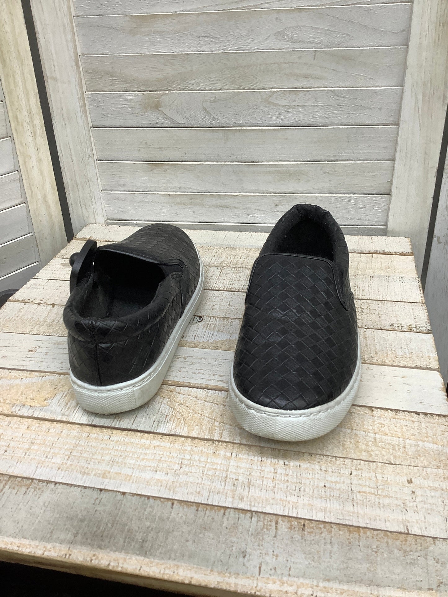 Shoes Sneakers By Clothes Mentor  Size: 8