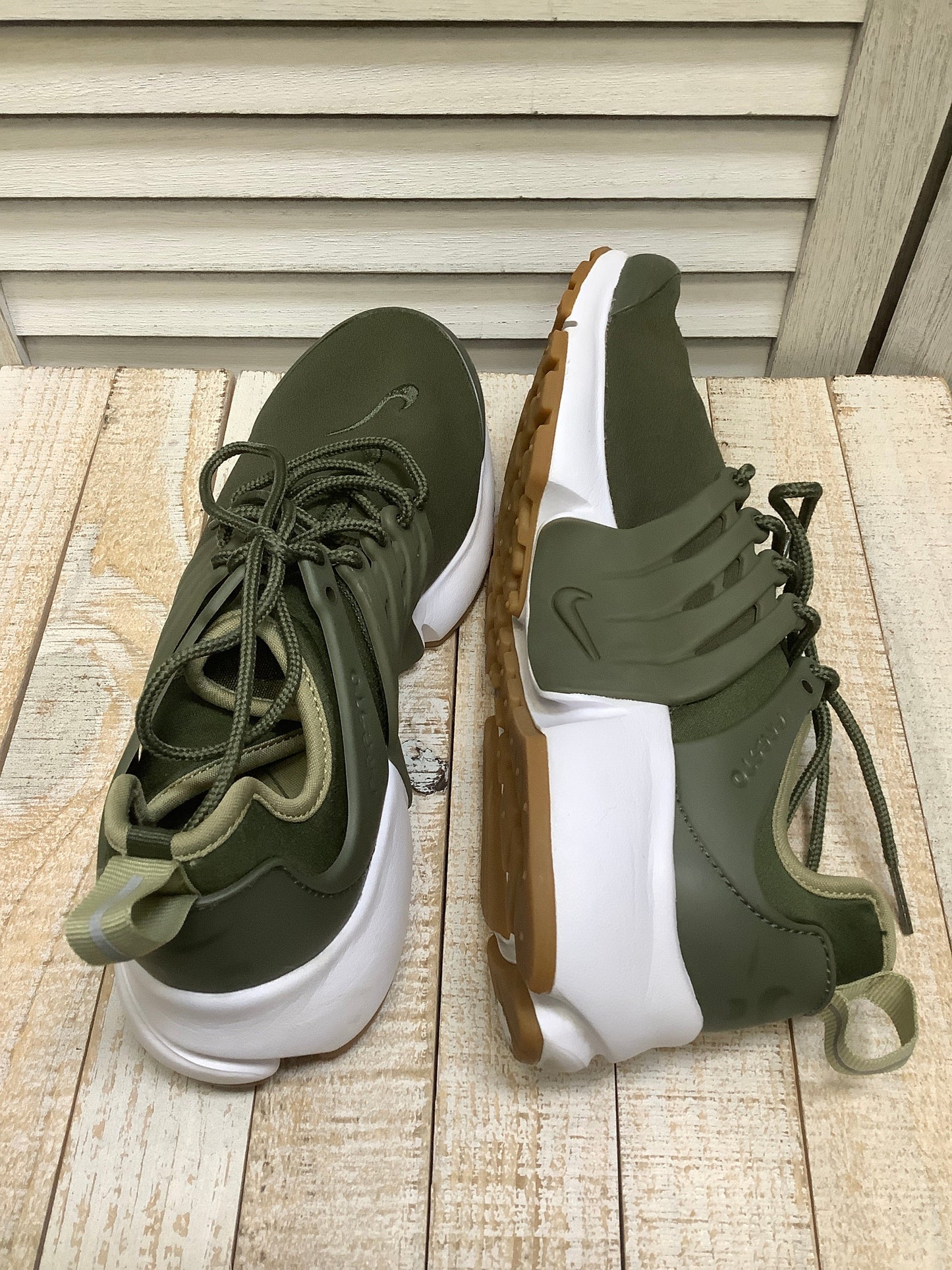 Green Shoes Athletic Nike, Size 9