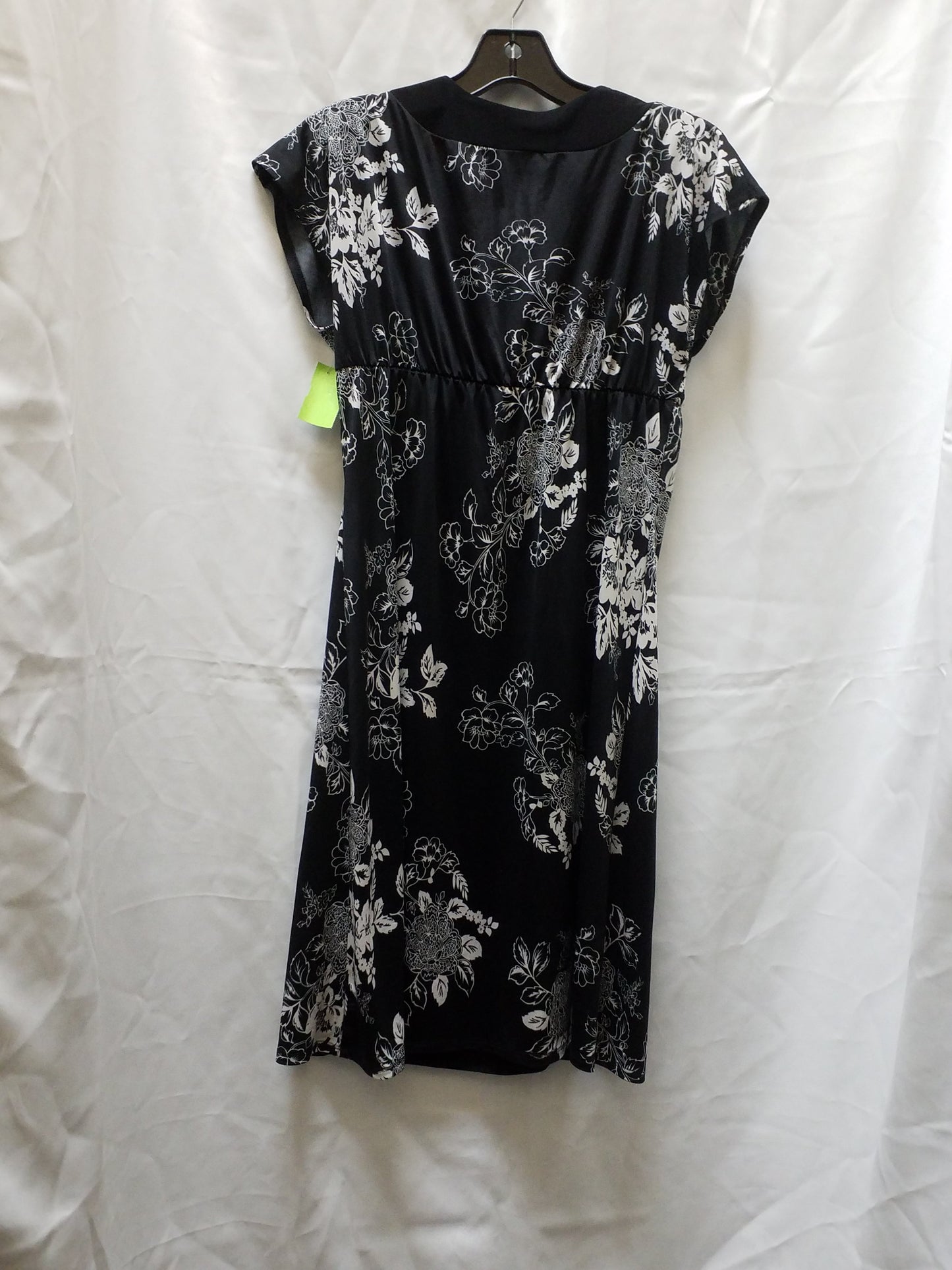 Dress Casual Midi By Clothes Mentor  Size: M