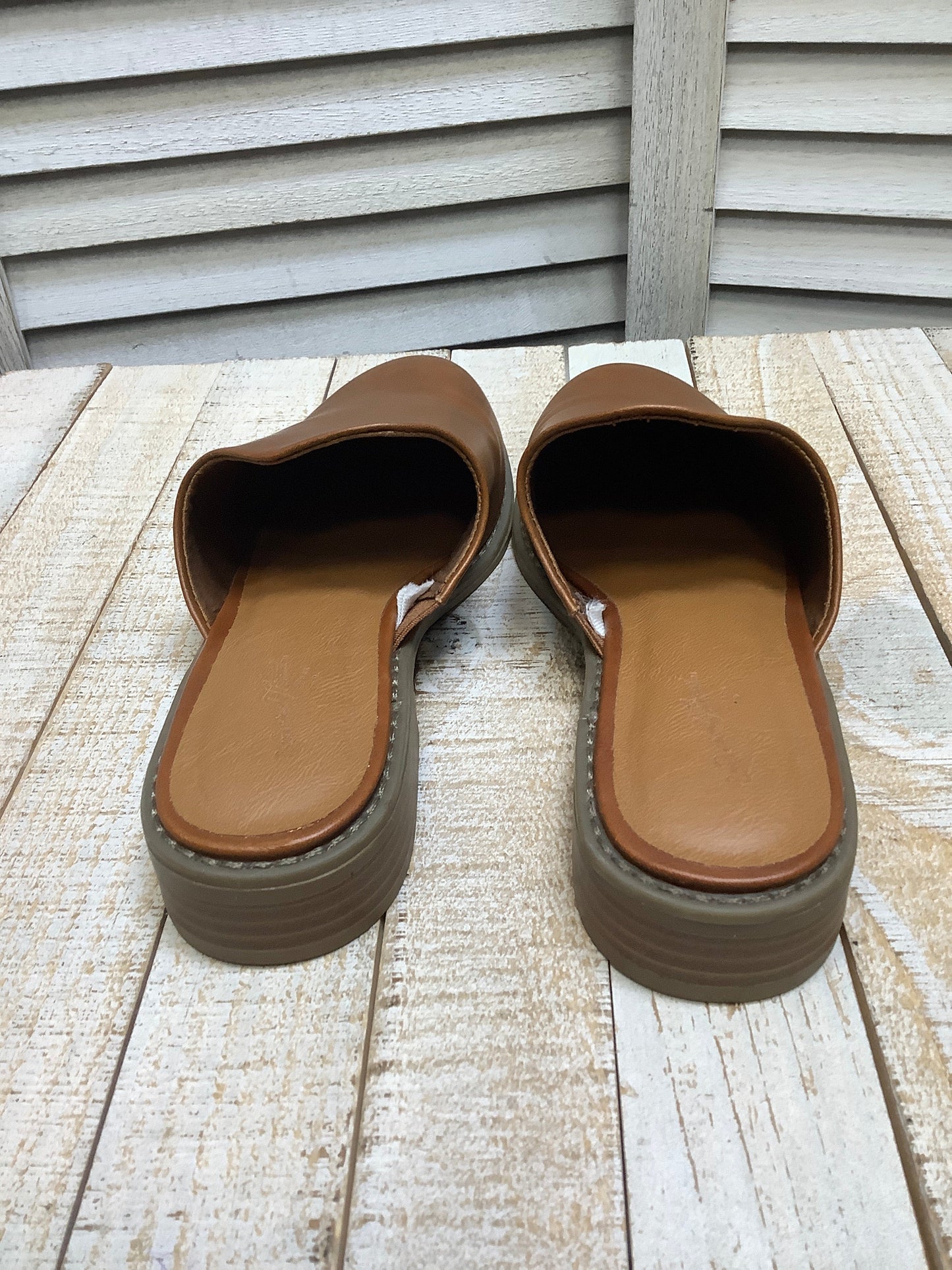 Brown Shoes Flats Universal Thread, Size 5.5