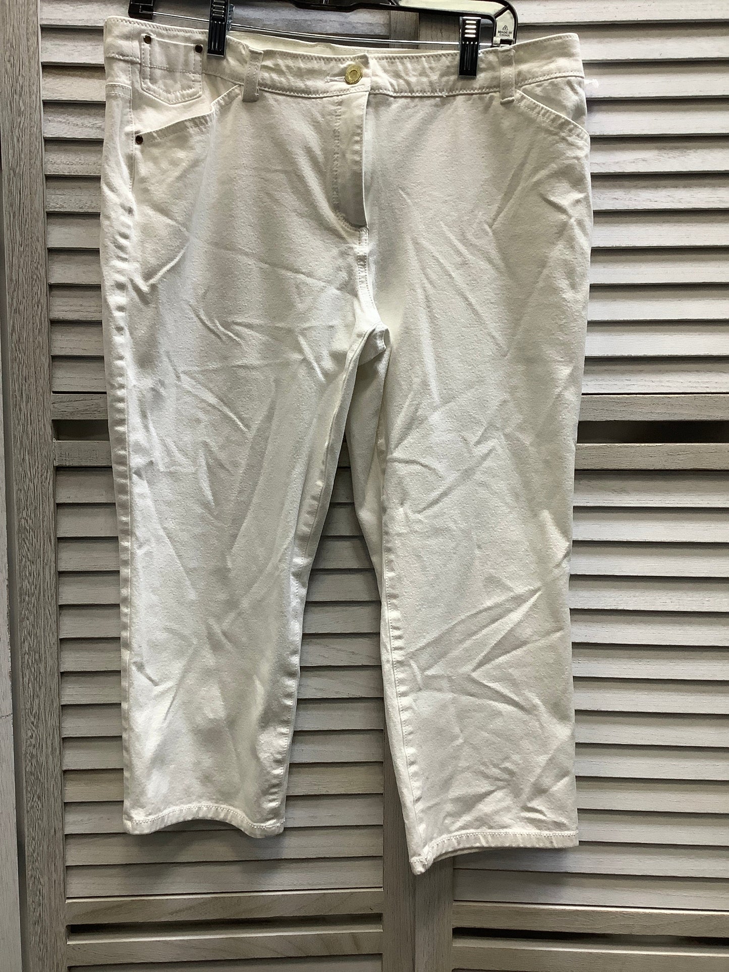 White Capris Chicos, Size L