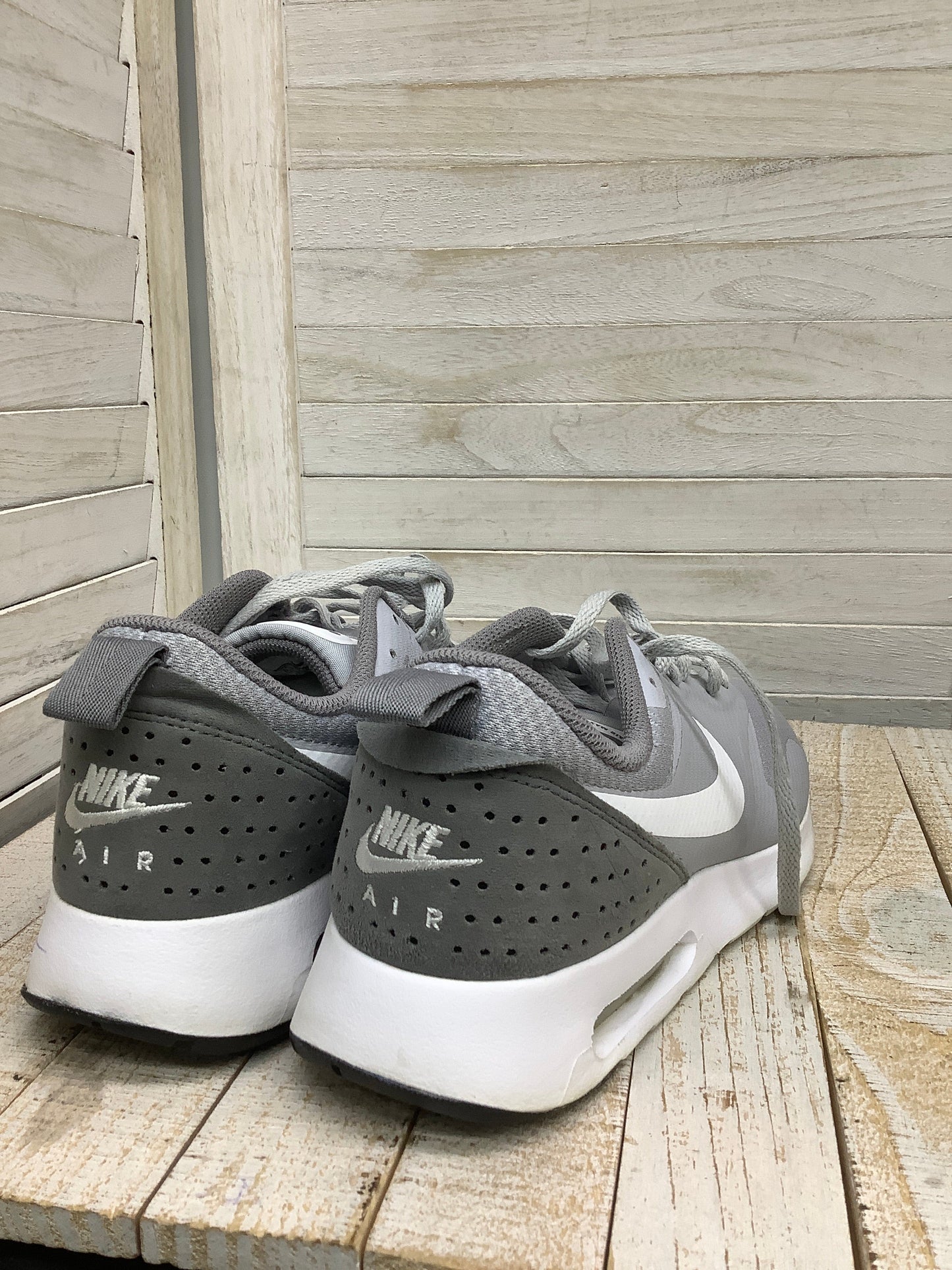 Shoes Athletic By Nike In Grey, Size: 8.5