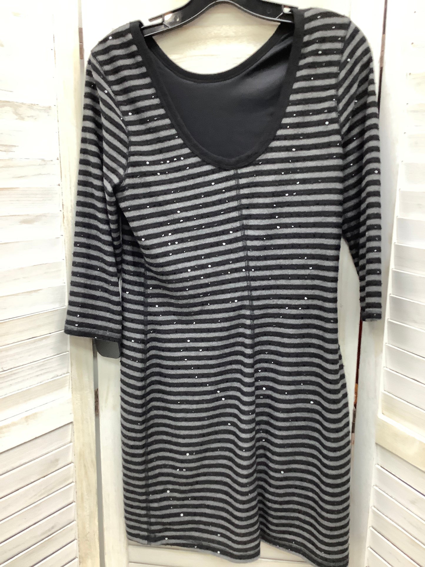 Dress Casual Short By Express  Size: M